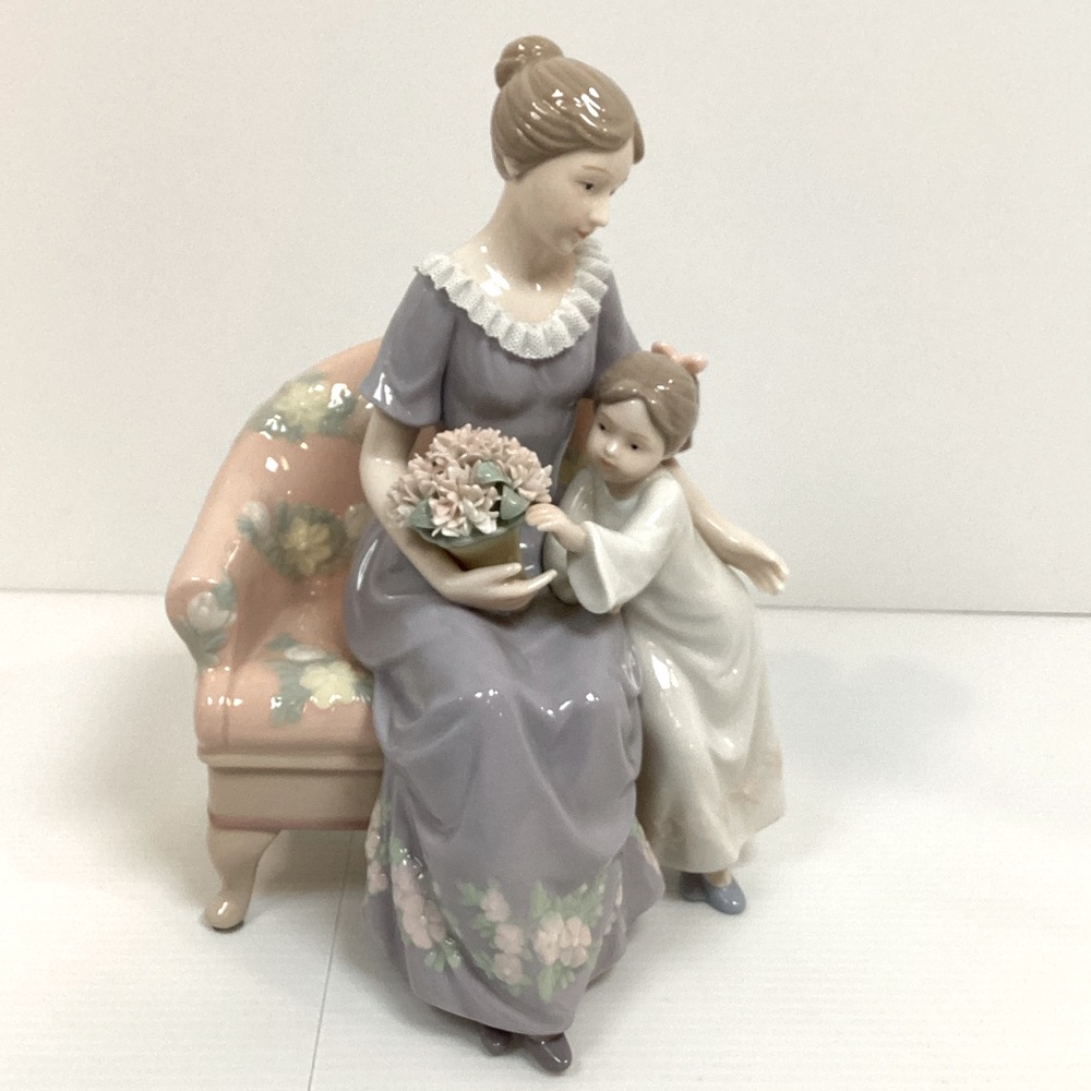 Always & Forever Figurine Collectible Glazed Porcelain  Mother And Child 8.5”